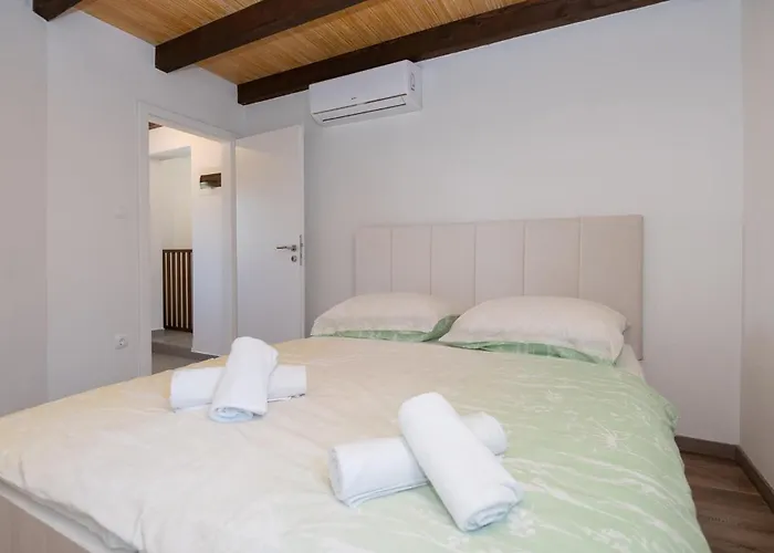 Gorgeous In Holiday home Zmijavci